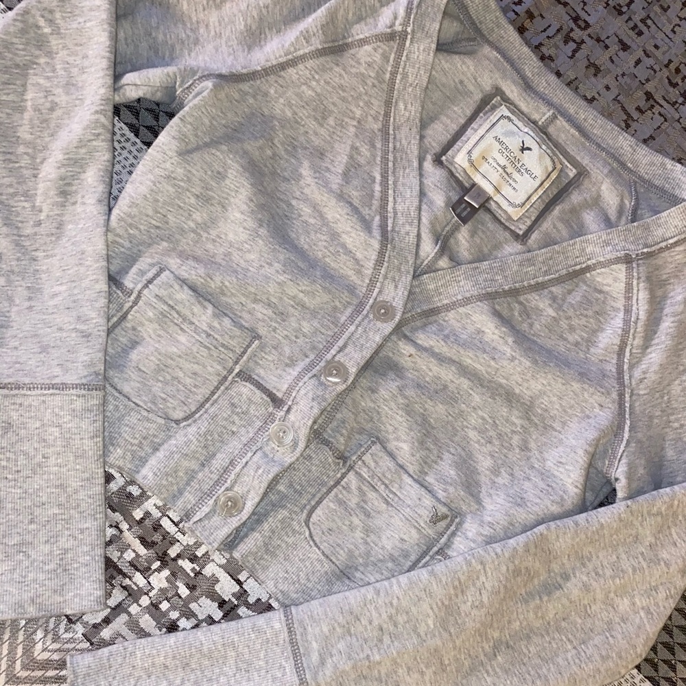 American Eagle cropped sweater - like new 🌸